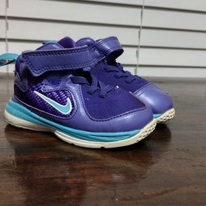 Nike Lebron 9 Hornets Kids Size 5.5C